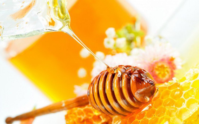 Применяем мед в сотах