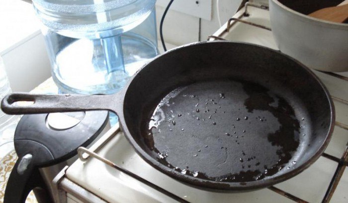 почистить чугунную сковороду от ржавчины