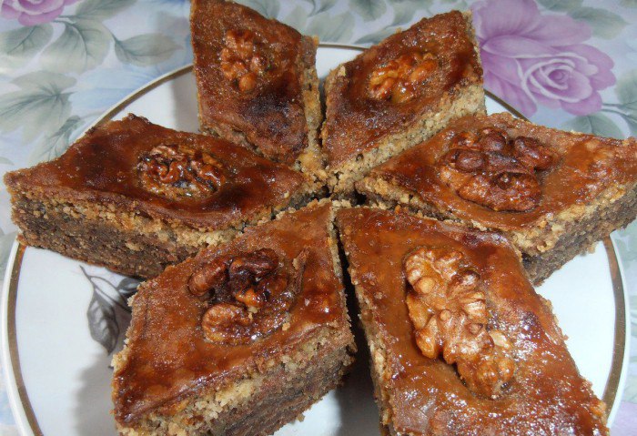 Рецепт медовой армянской пахлавы из слоеного теста