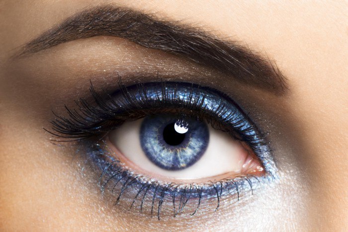 Какие тени подходят обладательницам голубых глаз?