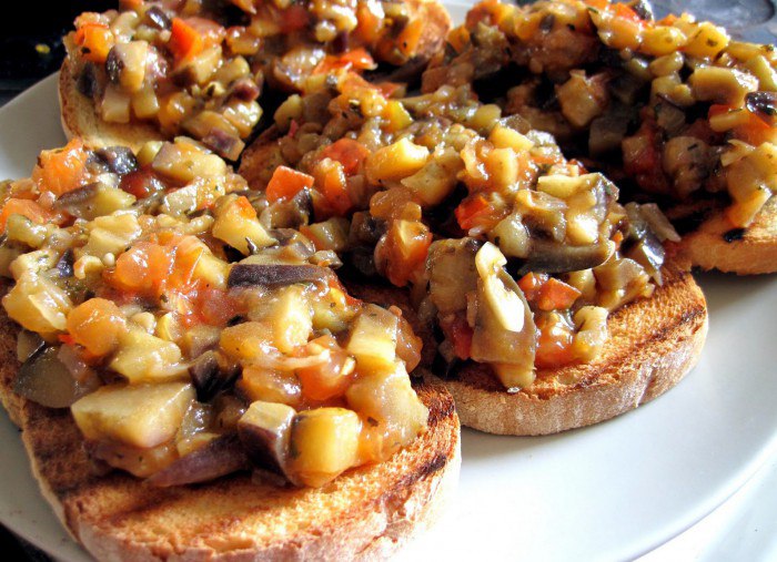 Рецепт бутербродов из баклажанов с помидорами и сыром