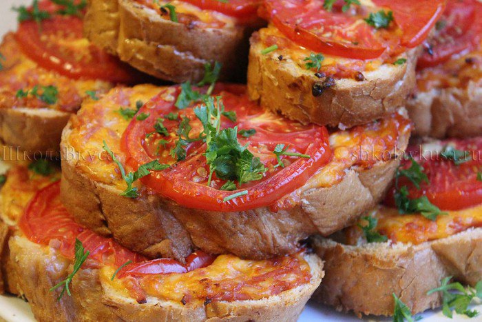 Рецепт бутербродов с баклажанами и помидорами и чесноком