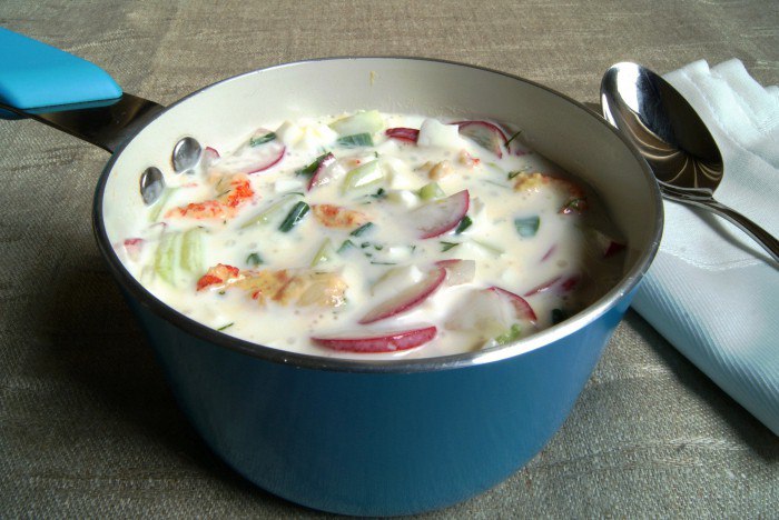 Рецепт холодного супа на кефире с соленым огурцом и раками