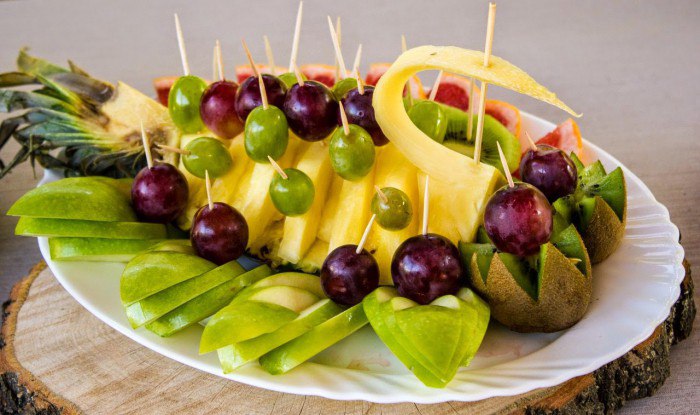 Как сделать красивые фруктовые нарезки в домашних условиях, чтобы поставить их на праздничный стол?
