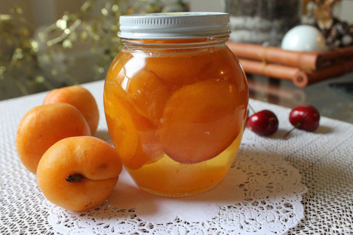 Персиковый конфитюр с вишней