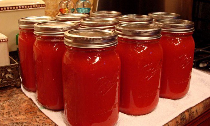 Рецепт приготовления на зиму томатного сока из овощей, пропущенных через мясорубку