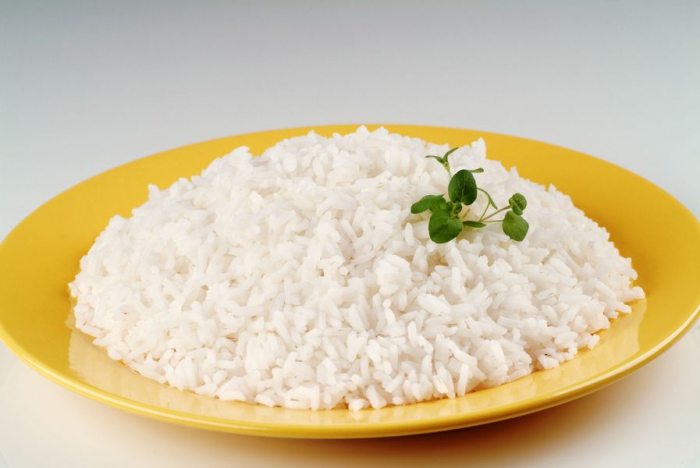 В чем разница между обычным и пропаренным рисом?