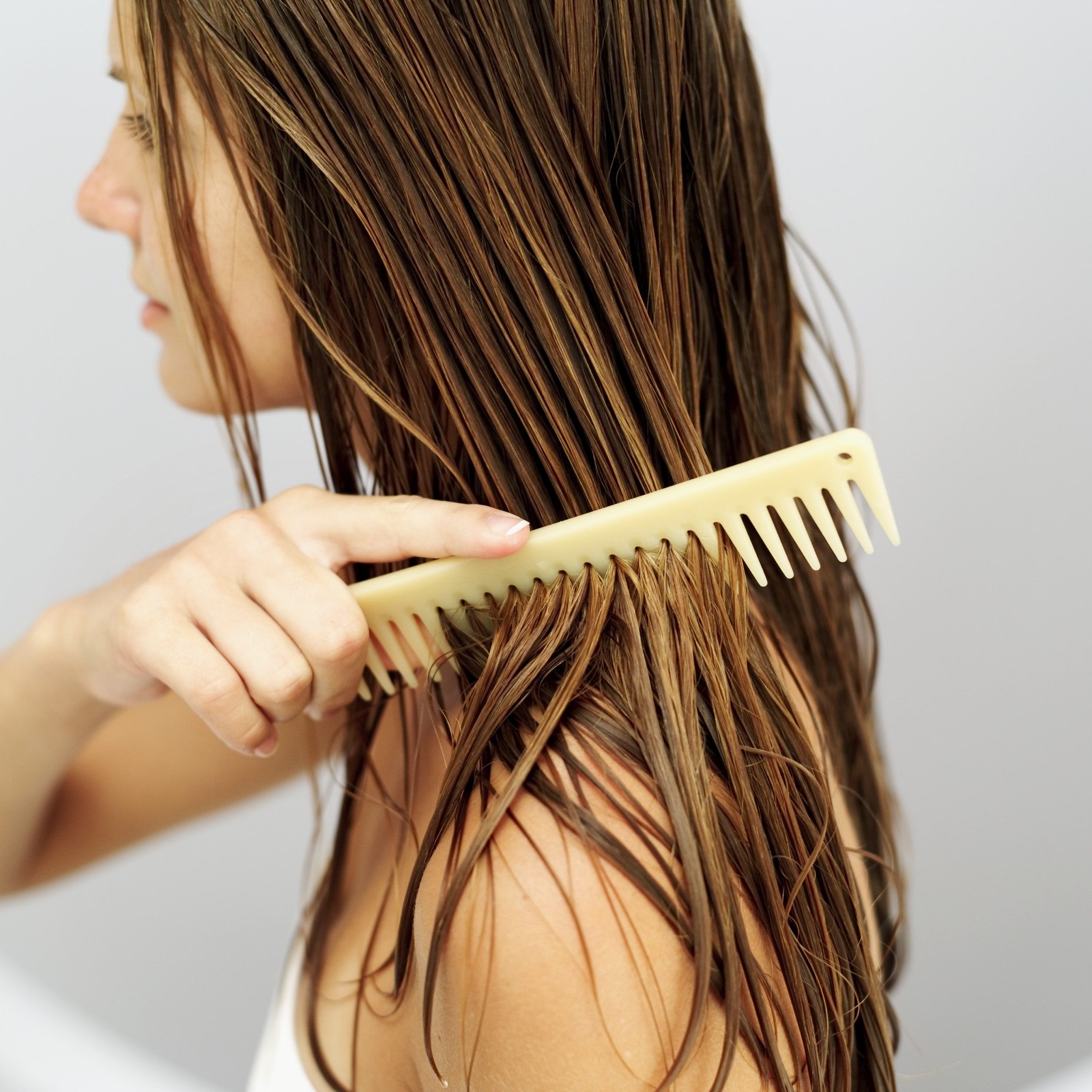 Как ухаживать за длинными волосами: правила и рекомендации