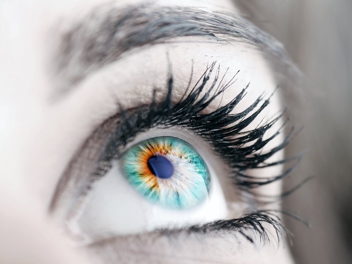Влияние цветных линз на здоровые глаза