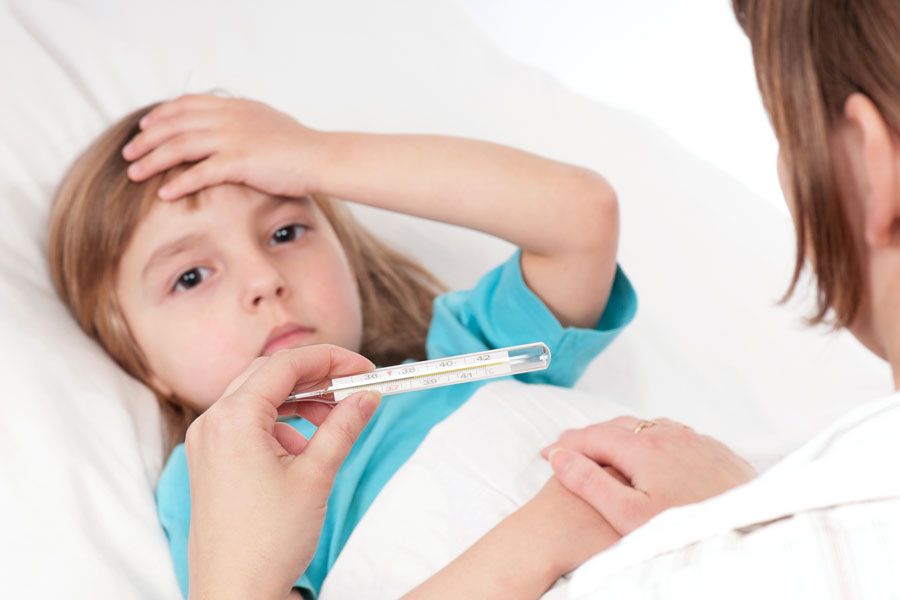 Возможные причины появления температуры у ребенка после прививки