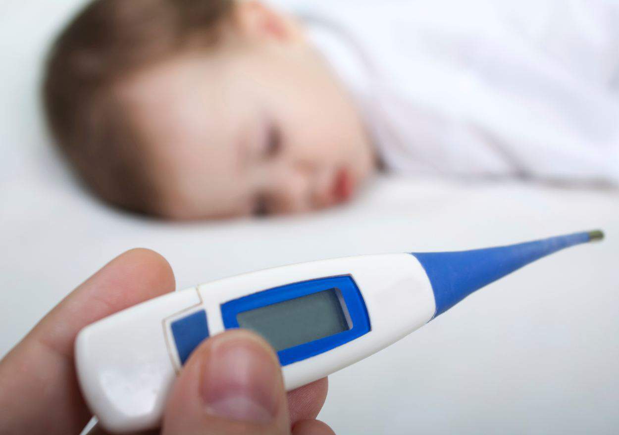 Как быстро сбить высокую температуру у ребенка?