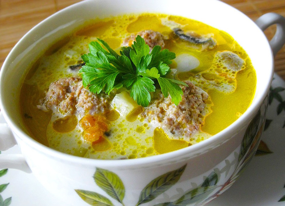 Нежный сырный крем – суп с курочкой