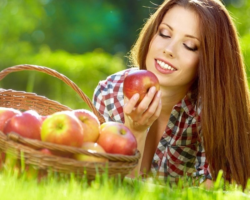 Сколько калорий содержится в печеном яблоке?