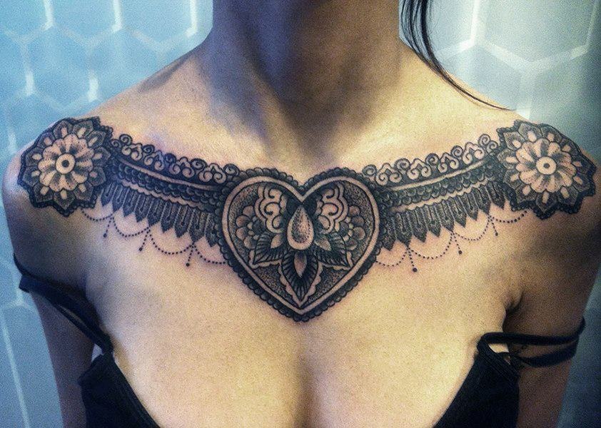 Выбор рисунка для тату на груди женщины