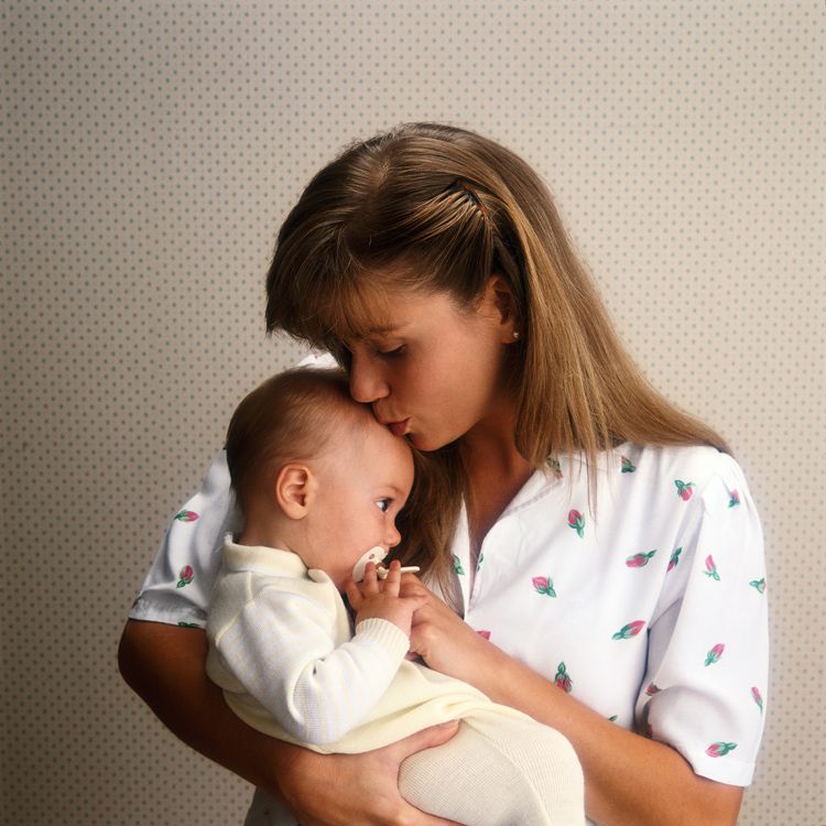 Терапия насморка у новорожденных: правила и этапы